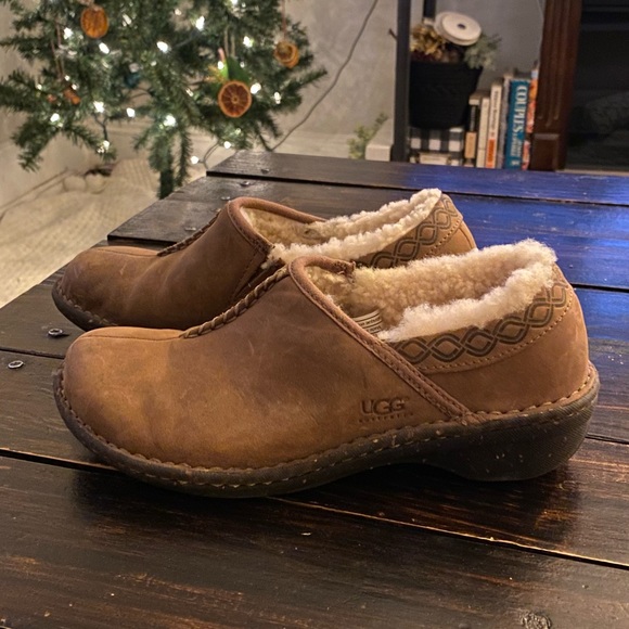 UGG Bettey Shoes - Picture 2 of 10